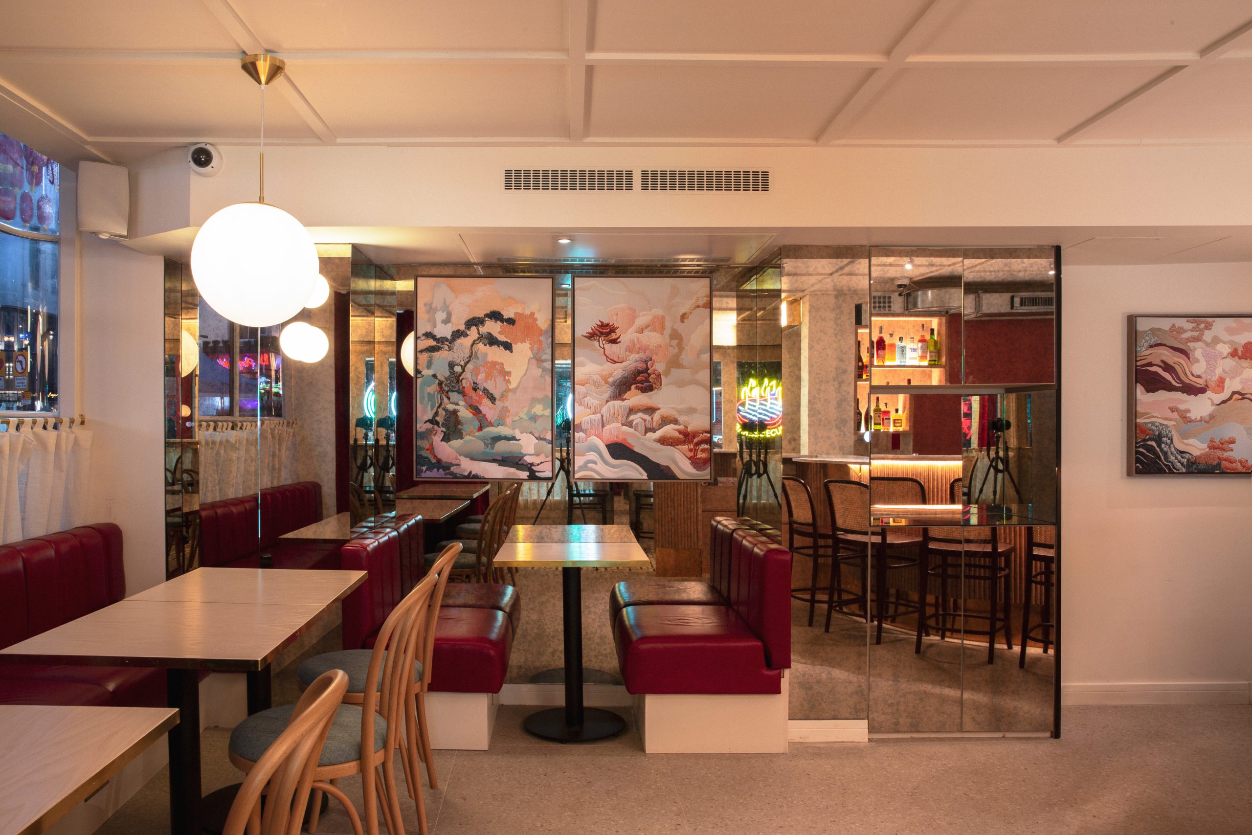 Noodle & Beer interior